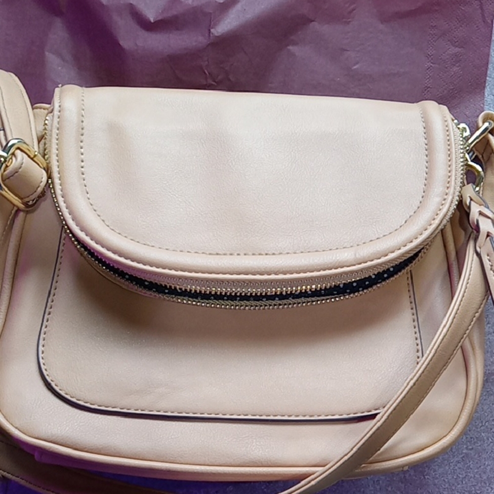 Elegant Cream/Tan Leather Crossbody Bag